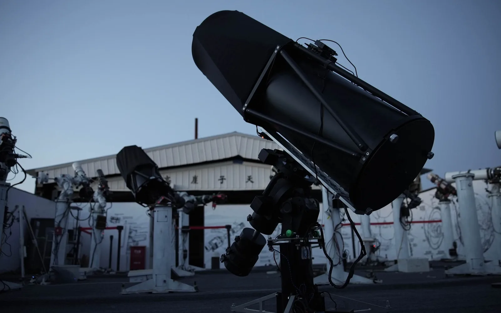 Remote astronomical telescopes